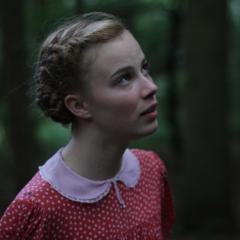 少女洛荷 - 4TuTdZOau0nwHdW3zPbLYfIC0IY.jpg